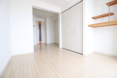 【洋室】 | クレイドル西田辺 | 洋室5.3帖