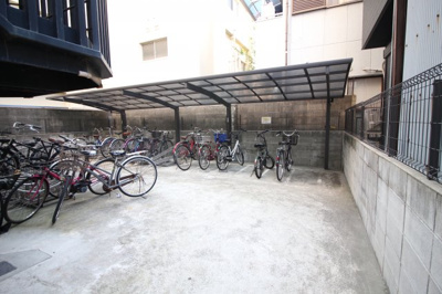 【その他共用部分】 | クレイドル西田辺 | 駐輪場とバイク置き場