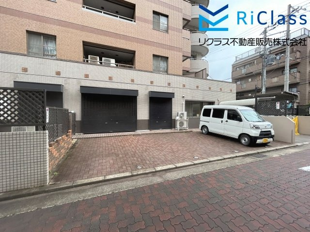 ワコーレルシード上沢の駐車場