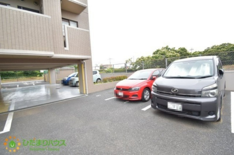 サーパス上尾の駐車場