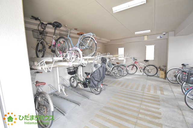 サーパス上尾の駐車場