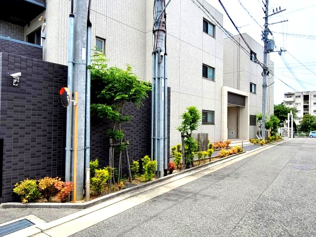 【エントランス】 | YF宮山台ガーデン | 緑豊かな植栽です♪