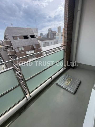 カザリーノビルのバルコニー|外からの目が気にならないバルコニーで洗濯物が干せます