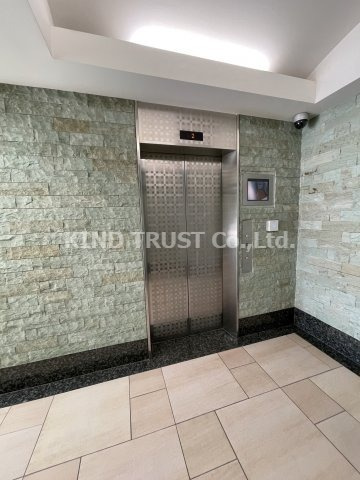 カザリーノビルのエントランス|建物の内部です