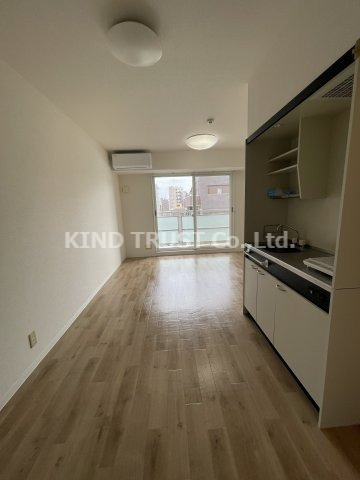 カザリーノビルの居間・リビング|使いやすい居間です