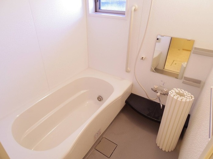 エスポワール Ａの浴室|1坪タイプユニットバス（小窓付）