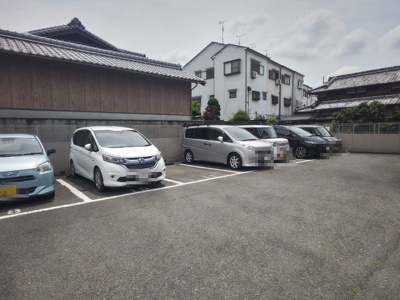【駐車場】 | セピアコート堀溝 | 車をお持ちの方に嬉しい駐車場付きの物件です