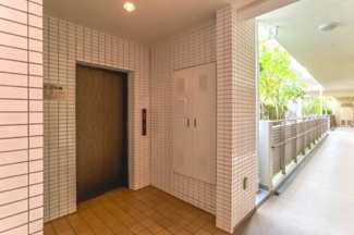 【その他共用部分】 | 【 others 】
エレベーターが完備されており、荷物の持ち運びが容易です。