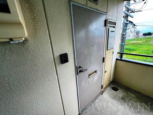 サントラスト A棟の玄関
