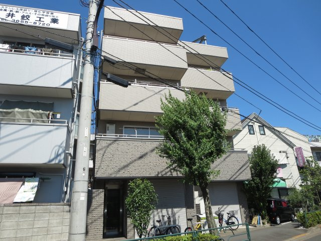アルファイーストの外観