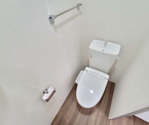 GARAGE HOUSE La Diceのトイレ|ゆったりとした空間のトイレです