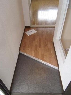 第一マンションの内装|玄関から～