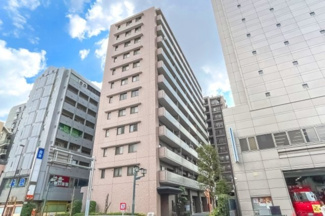 【外観】 | 【 Appearance 】
存在感のある建物は、居住者の拠点としてずっと価値を持ち続ける。今もそこでじっと佇み、居住者の安全や安心を守ってくれています。