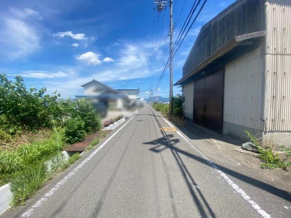 岩出市中島　土地の前面道路含む現地写真