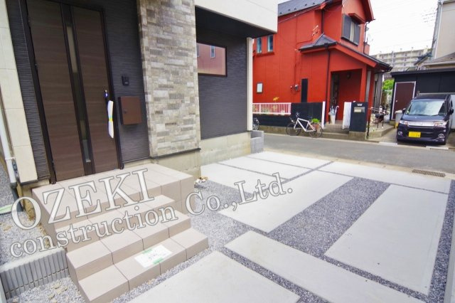 越谷市下間久里新築戸建て　個性が光る、世界に1棟だけの分譲住宅-KEIAI Style-の駐車場
