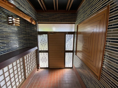 【玄関】 | 岡谷市川岸上３丁目 中古住宅③