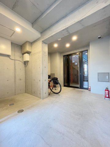 ラシクラス東武練馬のロビー|入居者の共用スペースです。