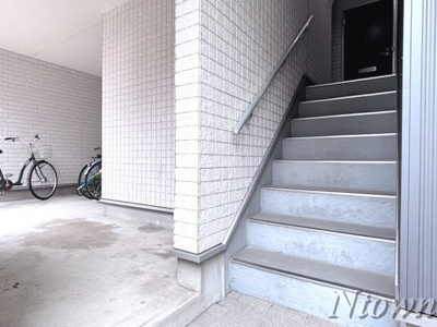 【エントランス】 | カーサ アージョ | ゆとりのあるエントランスです