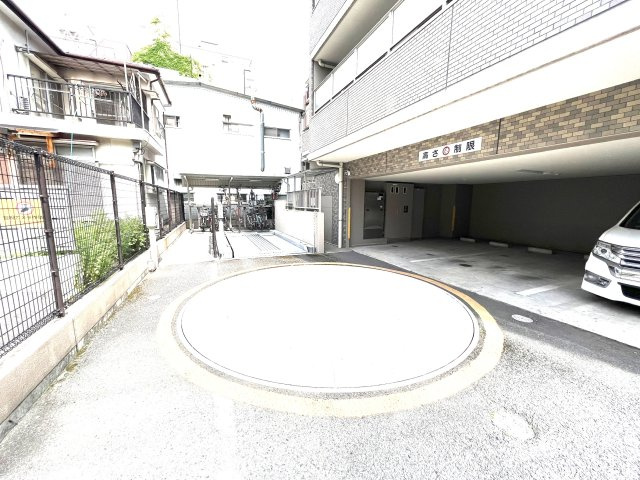 コンポーゼ亀戸の駐車場