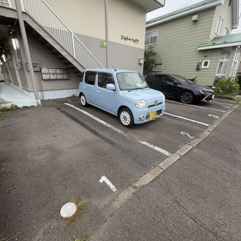 シャトーハイツの駐車場