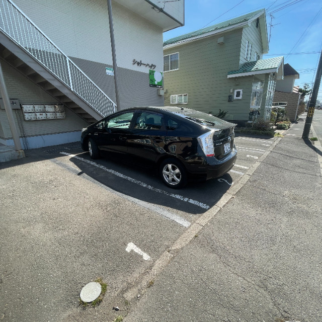 シャトーハイツの駐車場