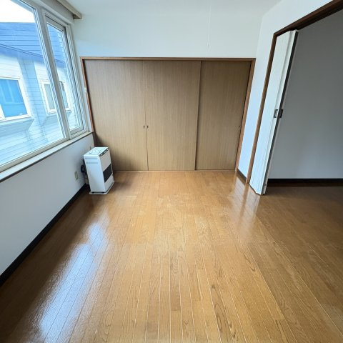 シャトーハイツの洋室