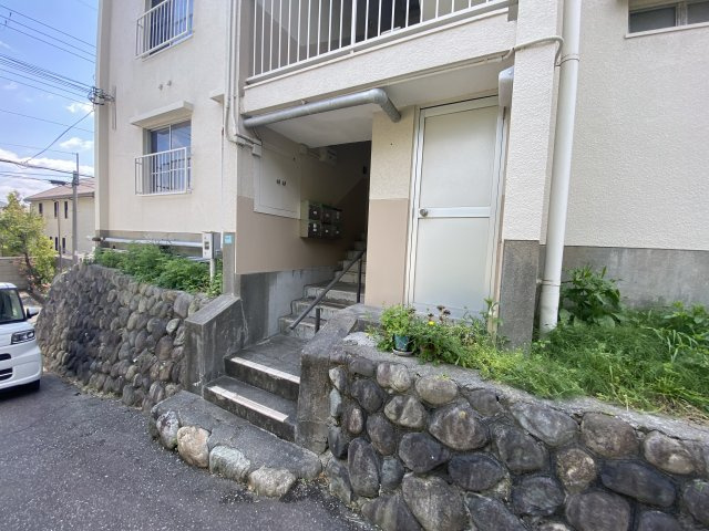 仲池ハイツのエントランス