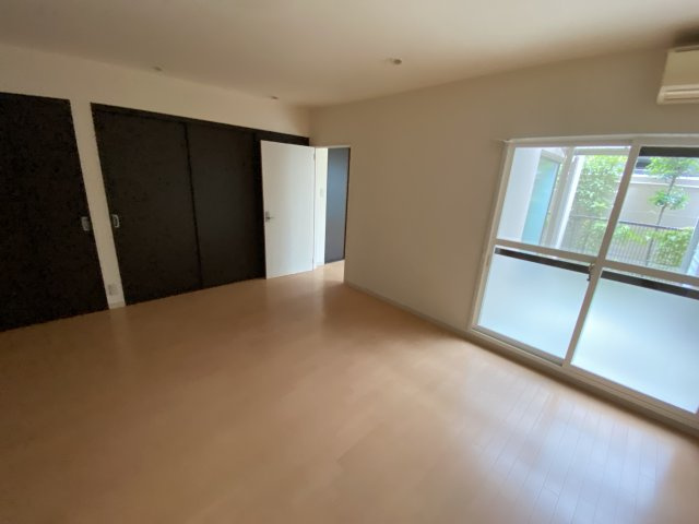 イスズハイツベル芦屋パートⅡの居間・リビング