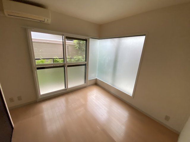 イスズハイツベル芦屋パートⅡの居間・リビング