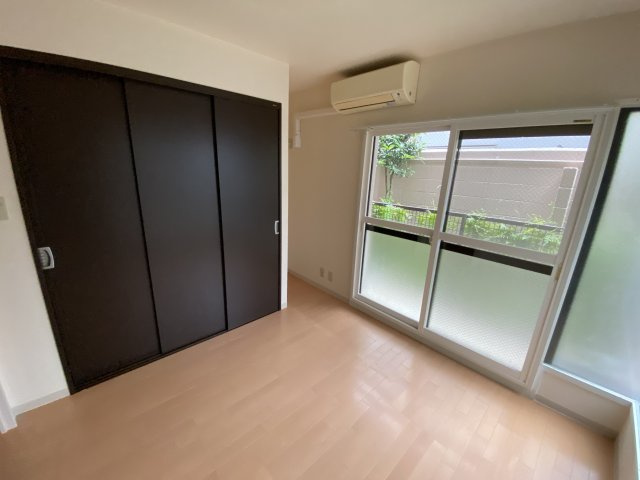 イスズハイツベル芦屋パートⅡの居間・リビング