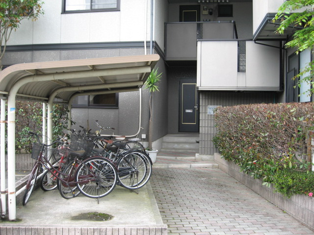 エクセル【キャッシュバック対象物件】の駐車場|ゆとりのあるエントランスです