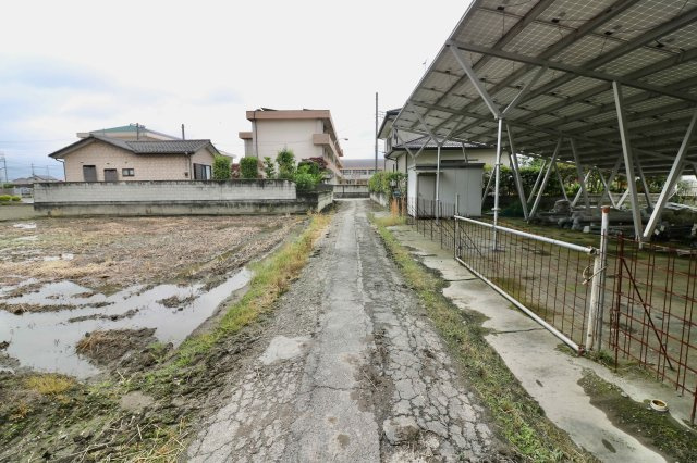 足利市福富町の売地の前面道路含む現地写真