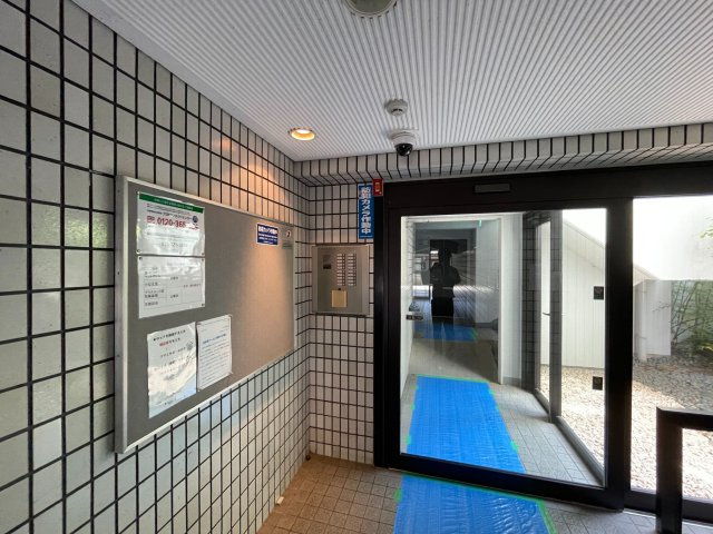 地下鉄烏丸線・烏丸線『烏丸御池』駅まで徒歩４分の駅近●三方角住戸●４階２ＤＫ●メイゾン東洞院のエントランス|エントランス