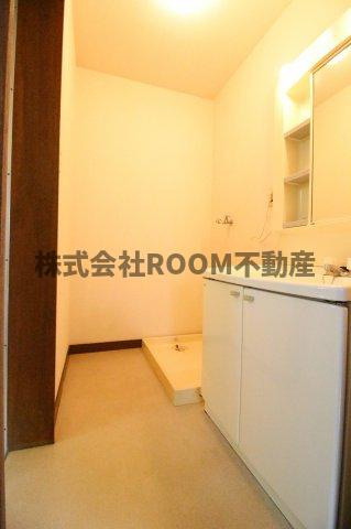 コーポソレイユの洗面所|ゆったりとスペースのある洗面所