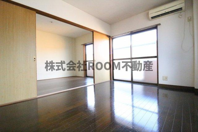 コーポソレイユの寝室|落ち着いた色調の寝室です