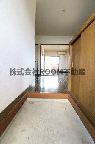 コーポソレイユのエントランス|ゆとりのあるエントランスです