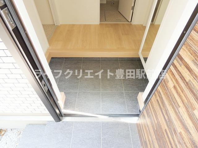三沢5丁目戸建の玄関