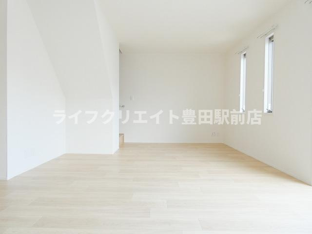 三沢5丁目戸建の居間・リビング