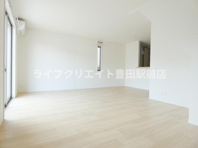 三沢5丁目戸建の居間・リビング