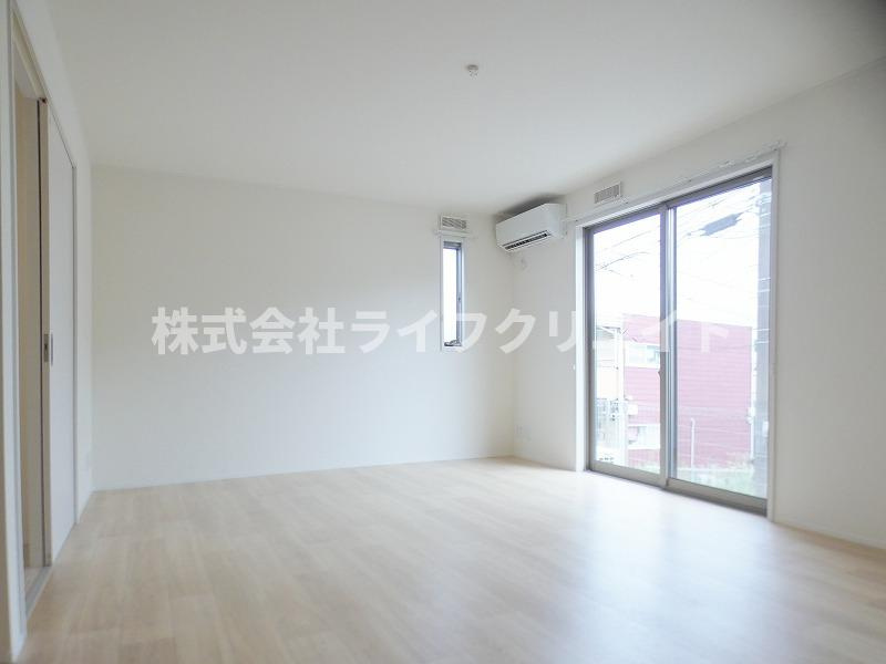 三沢5丁目戸建の居間・リビング