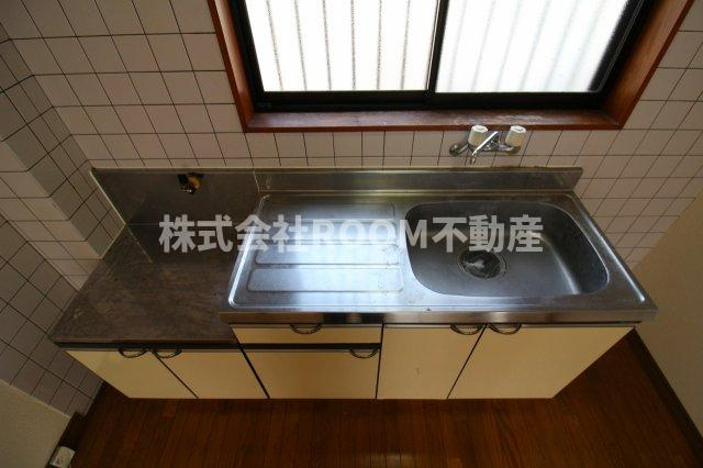 センチュリーハイツ涼のキッチン|コンパクトなキッチンで掃除もラクラク