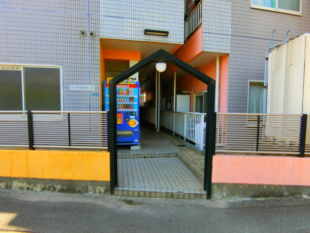 フォンタル西板持A棟のエントランス