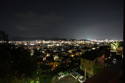 【展望】 | 【上質リノベ】フローレンス長束ビューステージ | 【Night View】
物件からの夜の景色は、隠れ夜景スポットのよう。
お仕事から疲れて帰ってきて、この夜景を楽しめるのも
この立地ならでは。
もう少し早い時間のサンセット夜景もキレイかも。