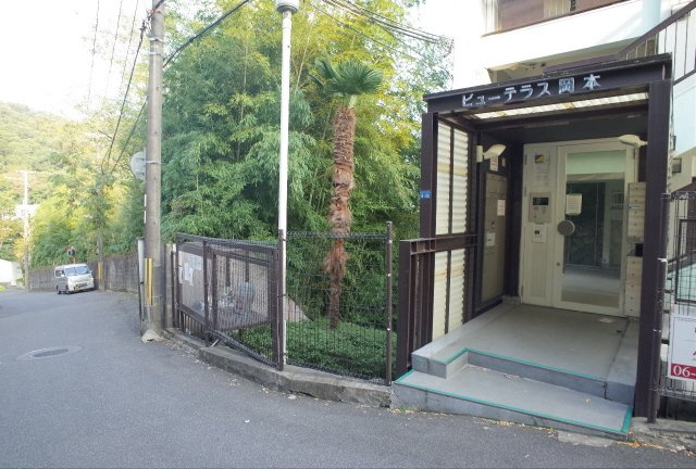 ビューテラス岡本のエントランス