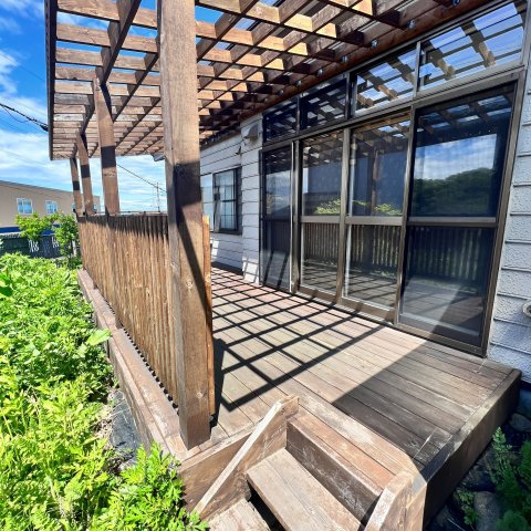 絵鞆町2丁目24-28戸建のバルコニー