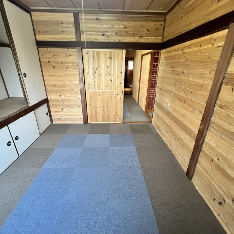 絵鞆町2丁目24-28戸建の洋室