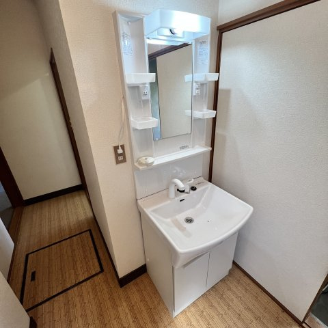 絵鞆町2丁目24-28戸建の洗面所