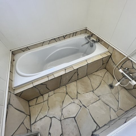 絵鞆町2丁目24-28戸建の浴室