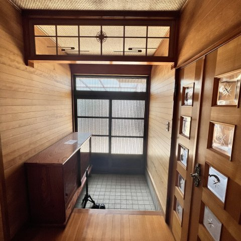 絵鞆町2丁目24-28戸建の玄関