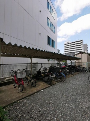 【エントランス】 | 六反ハイツ | 駐輪場